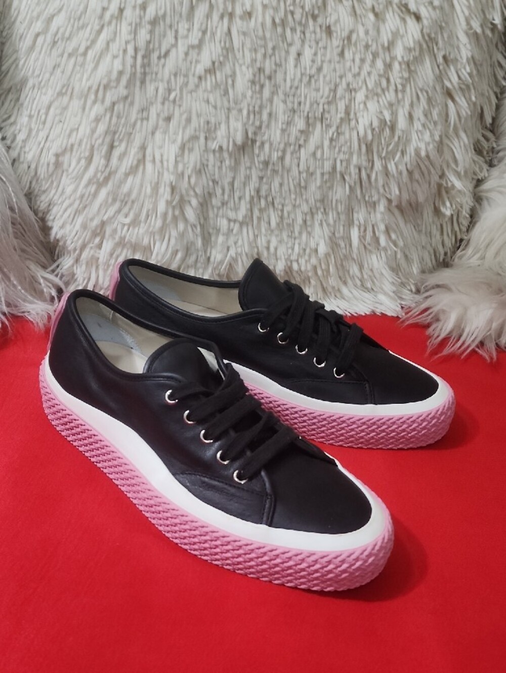 Salvatore Ferragamo Calfskin Black fashion sneakers with pink and white soles